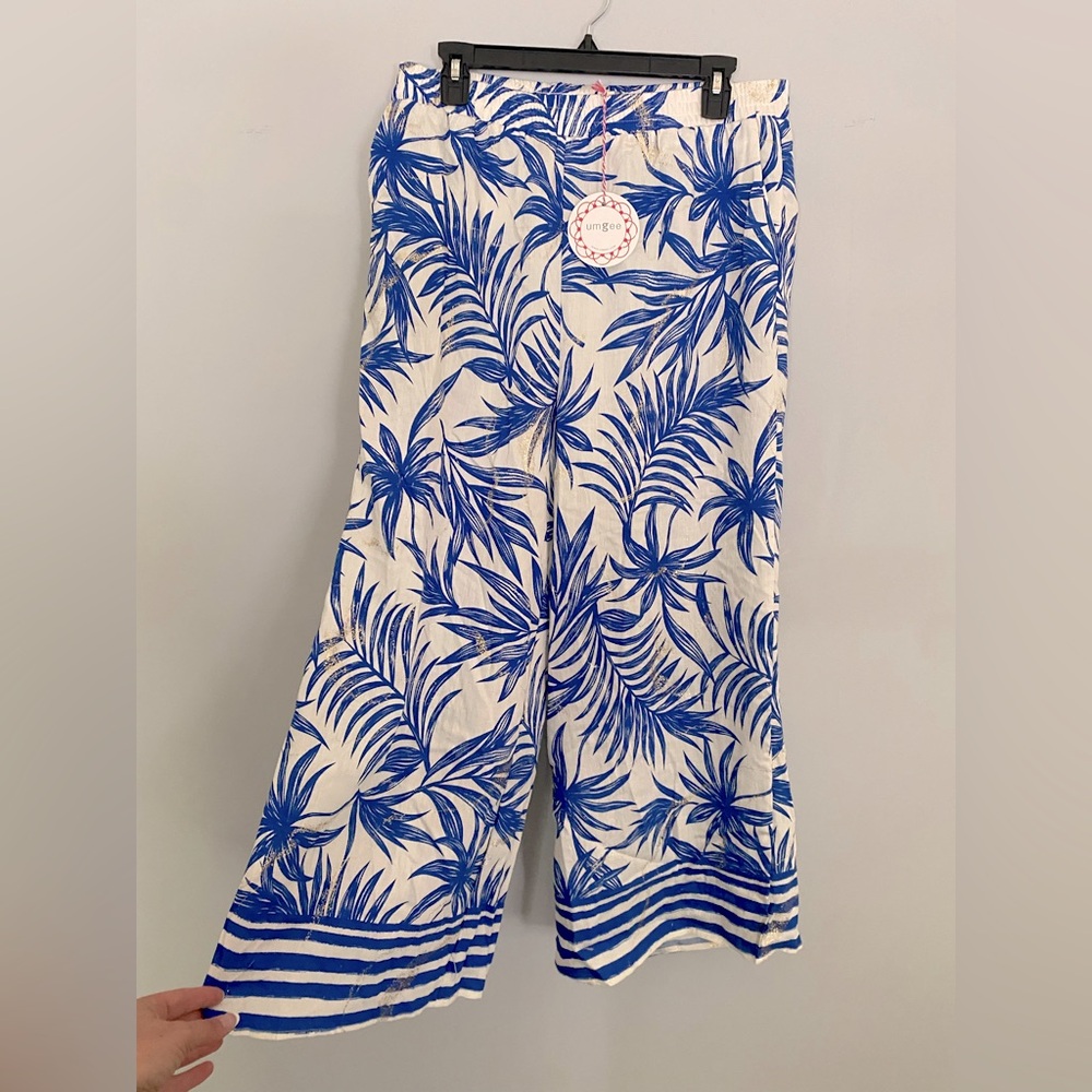 Blue and White Tropical Print Wide Leg Pants Size Large NWT